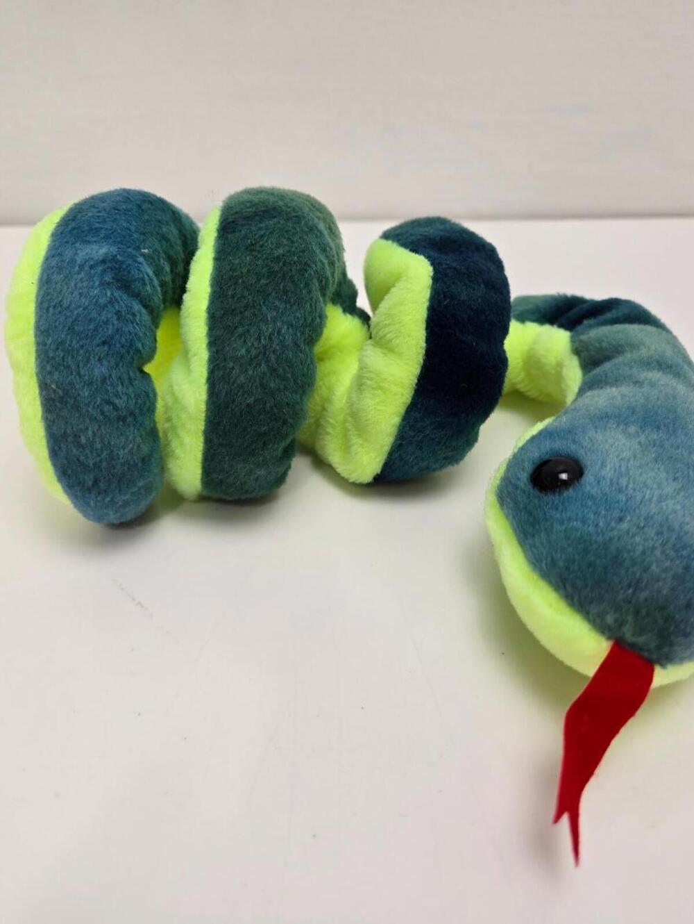 Ty Beanie Baby “Hissy” the Snake Indonesia with Canadian Tush Tag! (9 inch)